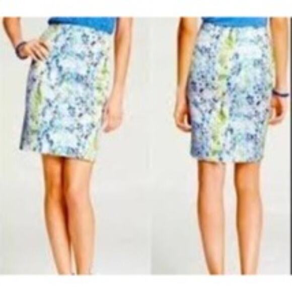 Ann Taylor Watercolor Pencil Skirt | Pastel Blue Green | Size 2 - Picture 8 of 8